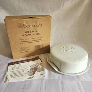 NWOT Brie Baker Dish